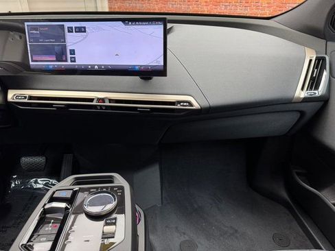 Used 2026 BMW iX xDrive60 image 17