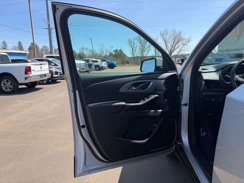 Used 2022 Chevrolet Traverse LT AWD/4WD image 17