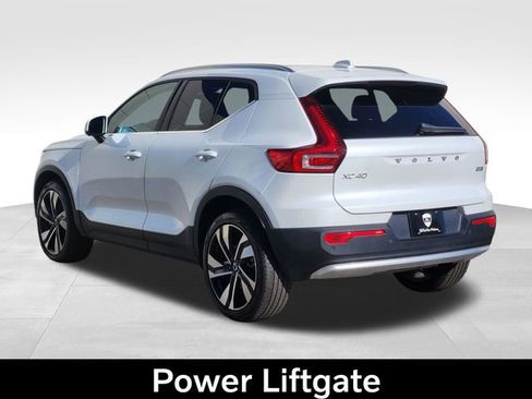 Certified 2025 Volvo XC40 B5 Plus AWD/4WD image 7