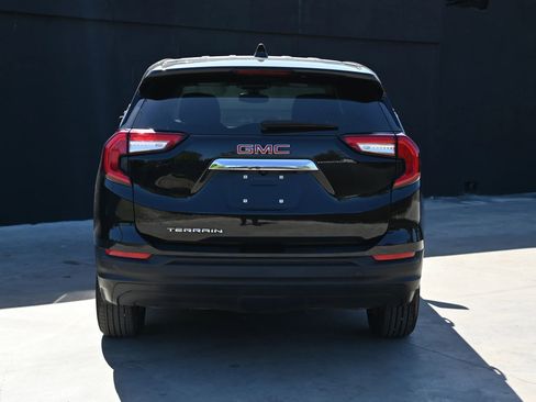 Used 2024 GMC Terrain SLE FWD image 4