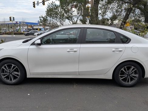 Used 2023 Kia Forte LXS w/ LXS Technology Package image 2