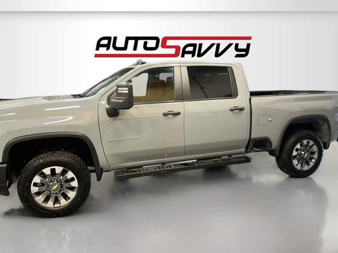 Used 2025 Chevrolet Silverado 2500 Custom w/ Custom Value Package AWD/4WD image 4