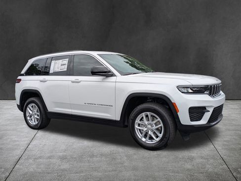 New 2026 Jeep Grand Cherokee Laredo X RWD image 2