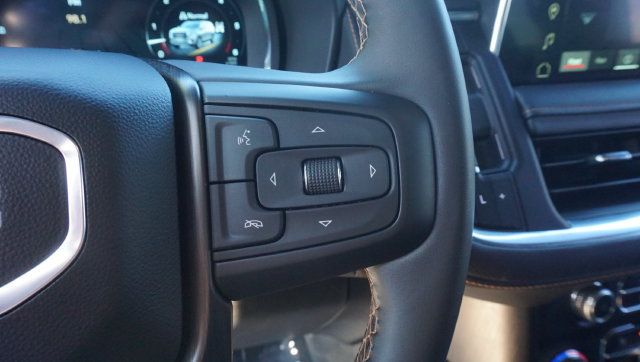 Used 2024 GMC Yukon AT4 w/ Technology Package AWD/4WD image 14