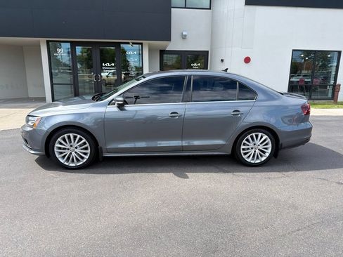 Used 2016 Volkswagen Jetta SEL w/ Lighting Package FWD image 2