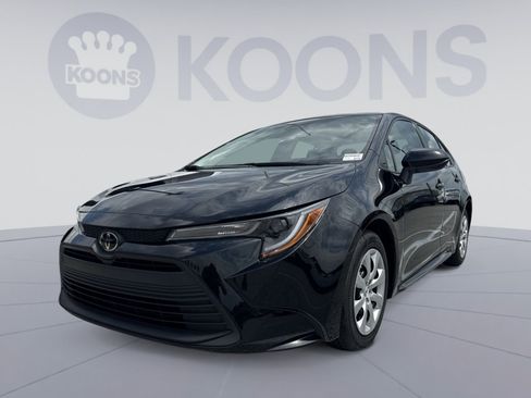 Used 2024 Toyota Corolla LE FWD image 1