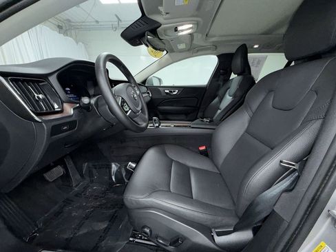 Used 2025 Volvo V60 B5 Cross Country Plus AWD/4WD image 4