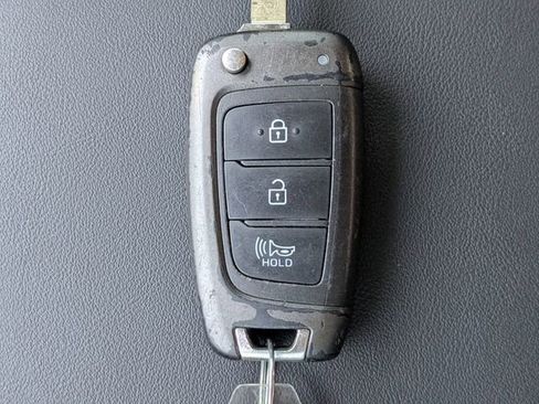Used 2020 Hyundai Santa Fe SE FWD image 27