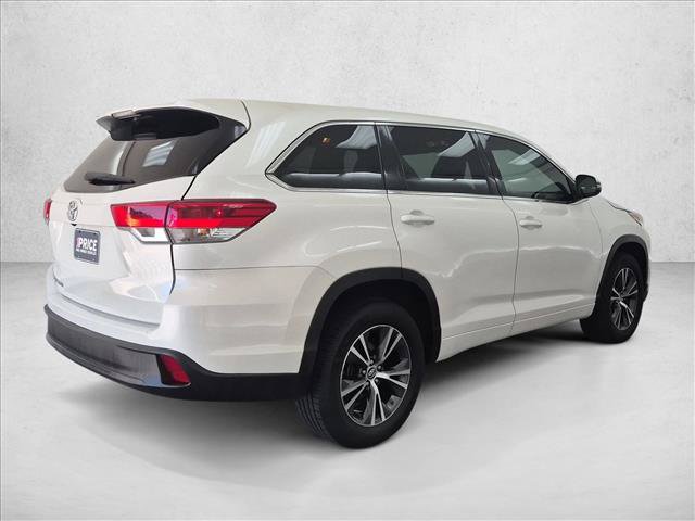 Used 2017 Toyota Highlander LE FWD image 5