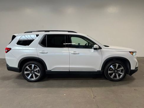 Used 2023 Honda Pilot Elite image 2