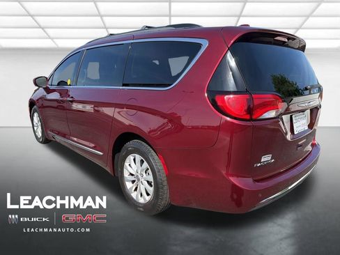 Used 2017 Chrysler Pacifica Touring-L FWD image 6
