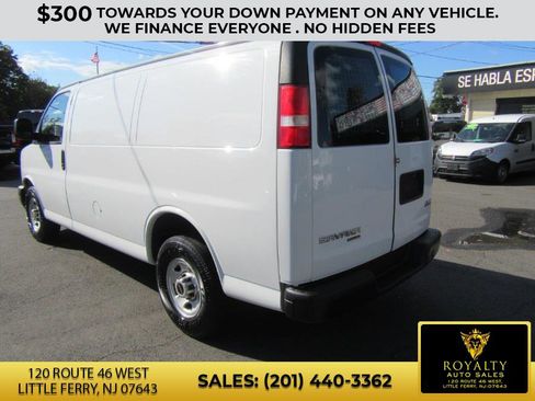 Used 2015 GMC Savana 2500 image 17
