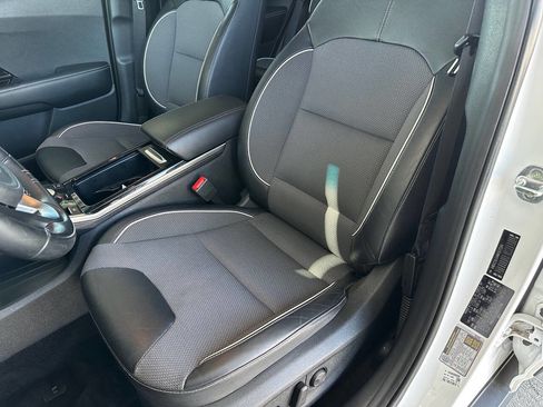Used 2021 Kia Niro EX FWD image 14