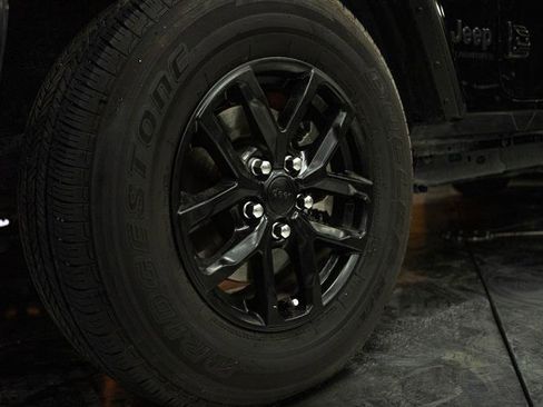 Used 2023 Jeep Gladiator Sport image 3