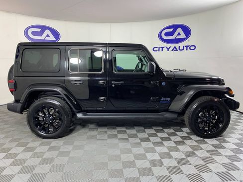 Used 2025 Jeep Wrangler Unlimited Sahara AWD/4WD image 2