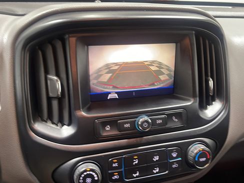 Used 2020 Chevrolet Colorado W/T w/ WT Convenience Package RWD image 9