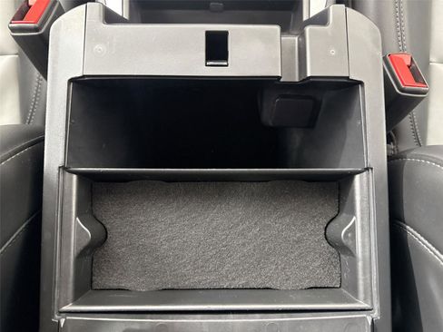 Used 2023 Ford Explorer XLT w/ Equipment Group 202A image 31