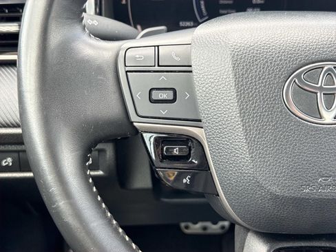 Used 2025 Toyota Camry SE image 15