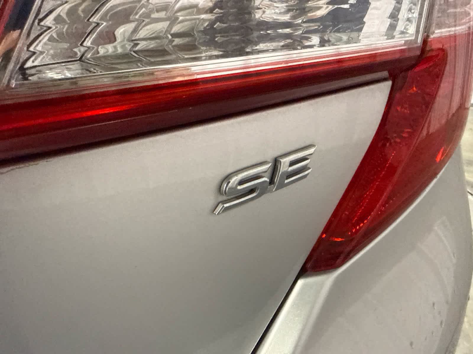 Used 2014 Toyota Camry SE FWD image 15