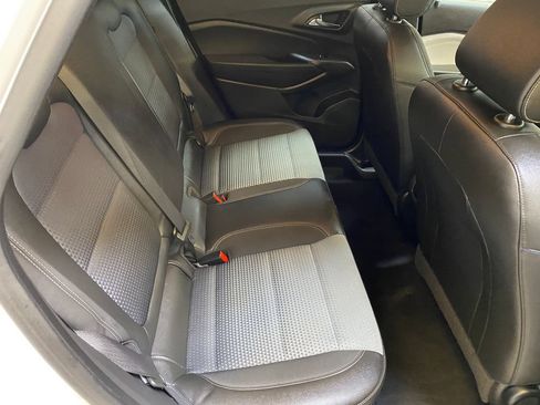 Used 2025 Chevrolet Trax LT FWD image 26