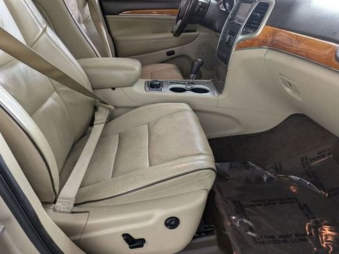 Used 2011 Jeep Grand Cherokee Overland image 31