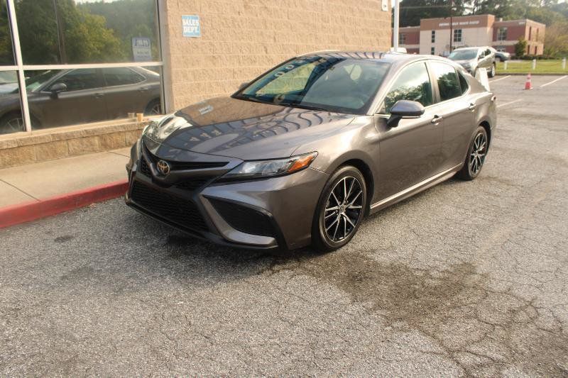 Used 2021 Toyota Camry SE w/ Convenience Package FWD image 3