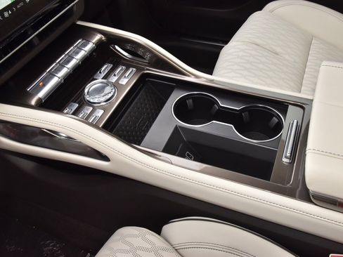 New 2026 Lincoln Nautilus Black Label w/ Jet Appearance Package image 32