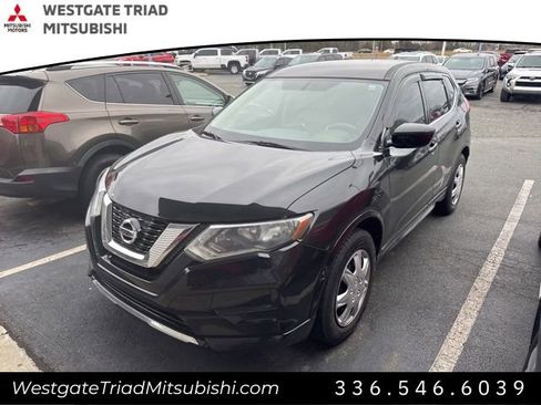 Used 2017 Nissan Rogue S image 3