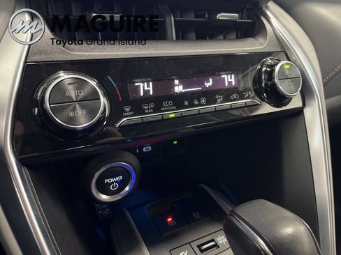 Used 2023 Toyota Venza LE image 14