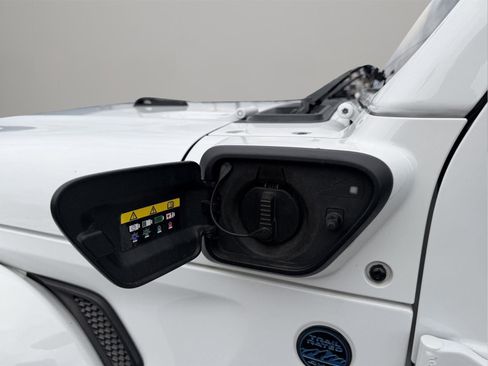 Used 2021 Jeep Wrangler Unlimited Sahara image 16