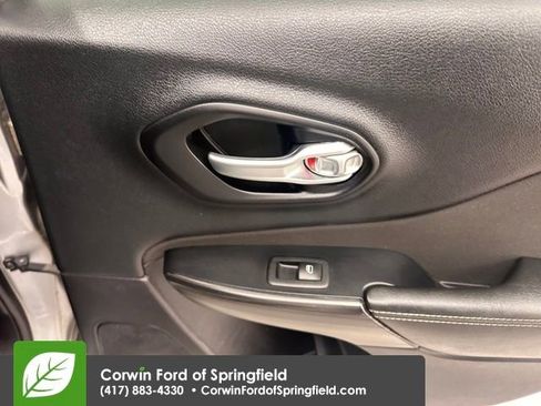 Used 2016 Jeep Cherokee Latitude w/ Comfort/Convenience Group image 14