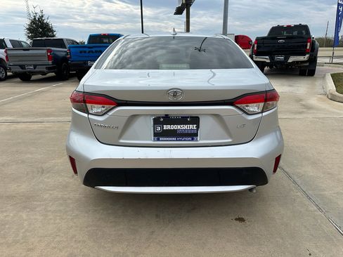Used 2022 Toyota Corolla LE image 6