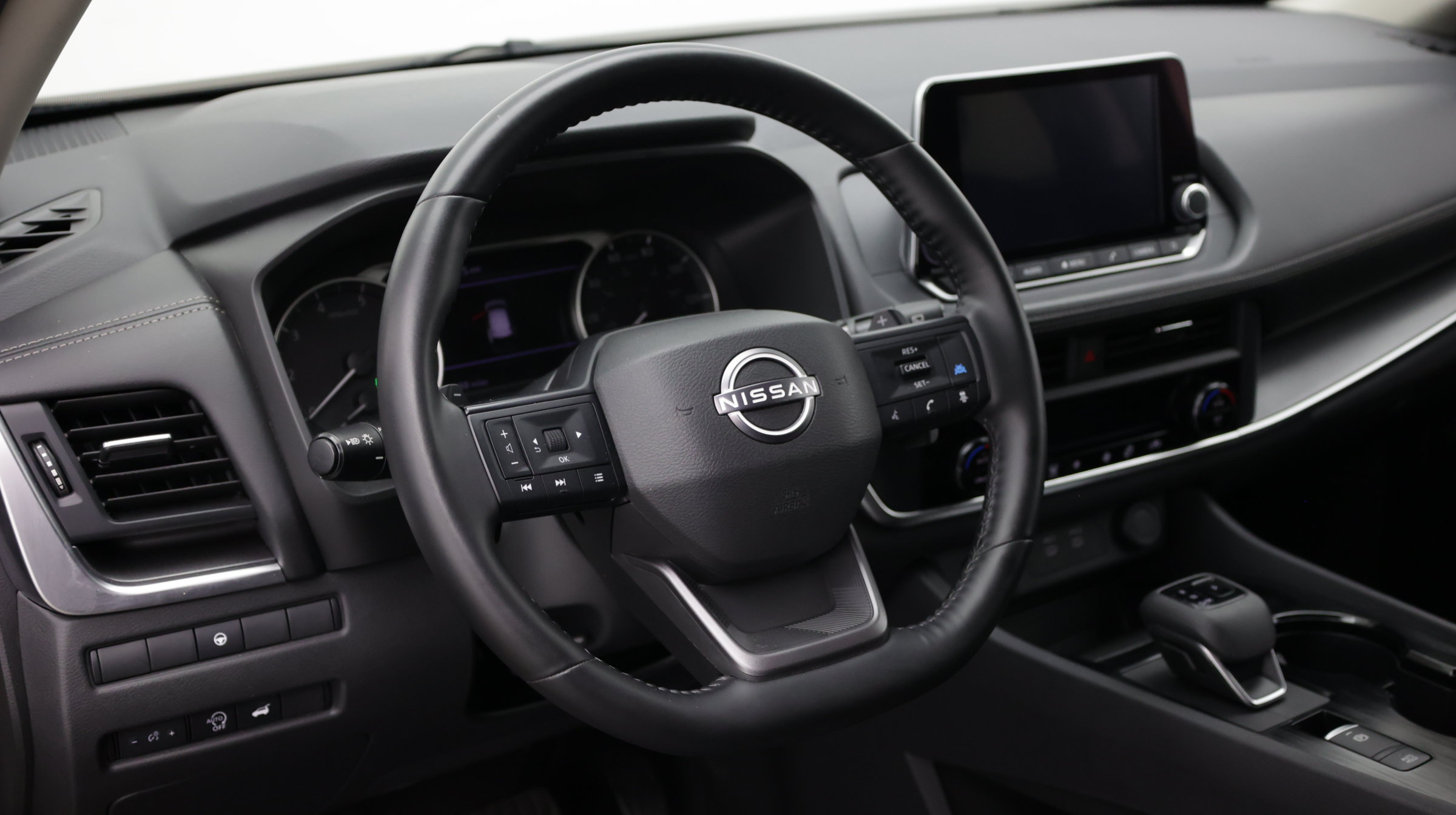 Used 2025 Nissan Rogue SV AWD/4WD image 15