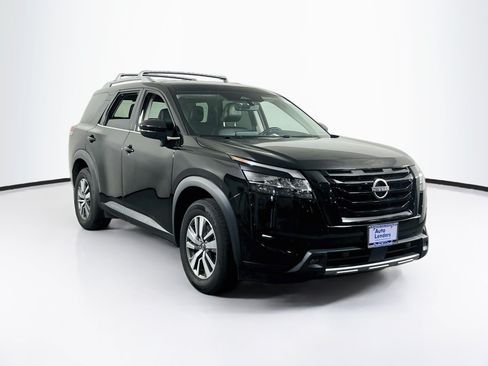 Used 2023 Nissan Pathfinder SL w/ Black Appearance Package AWD/4WD image 3
