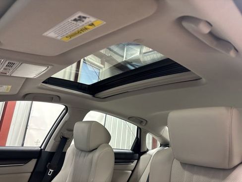 Used 2018 Honda Accord Touring image 32
