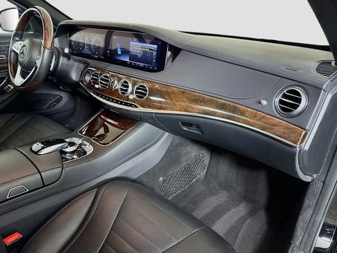 Used 2018 Mercedes-Benz S 560 4MATIC Sedan w/ Premium Package image 31