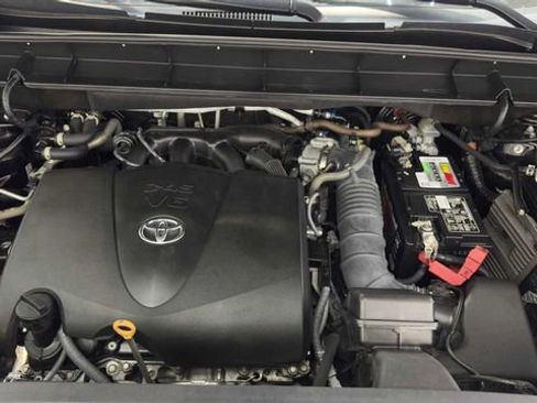 Used 2021 Toyota Highlander LE FWD image 35