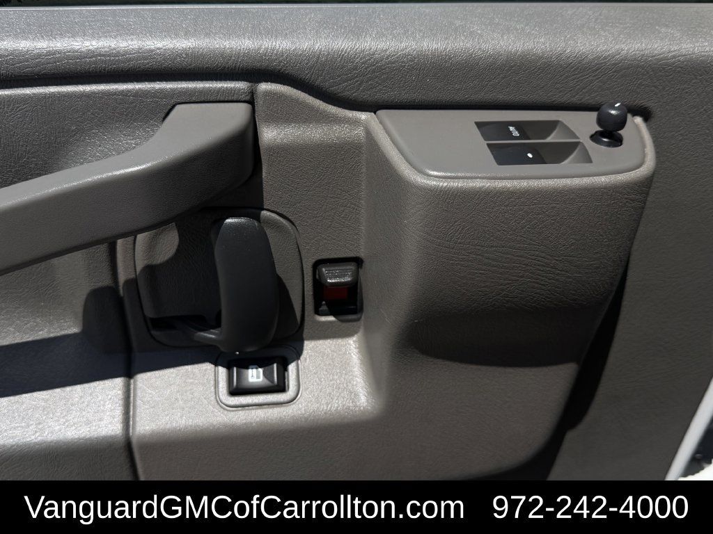 Used 2025 GMC Savana 3500 LT w/ LT Preferred Equipment Group RWD image 27