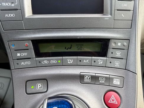 Used 2015 Toyota Prius Two image 26