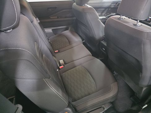 Used 2025 Nissan Pathfinder SV AWD/4WD image 11