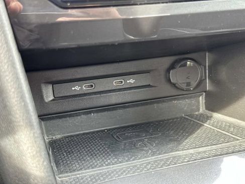 Used 2023 Volkswagen Tiguan SE image 22