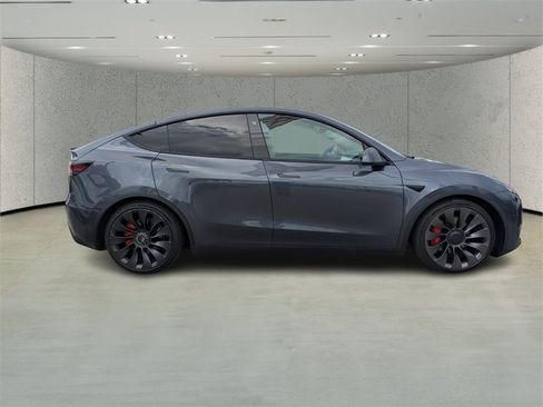 Used 2022 Tesla Model Y Performance image 2