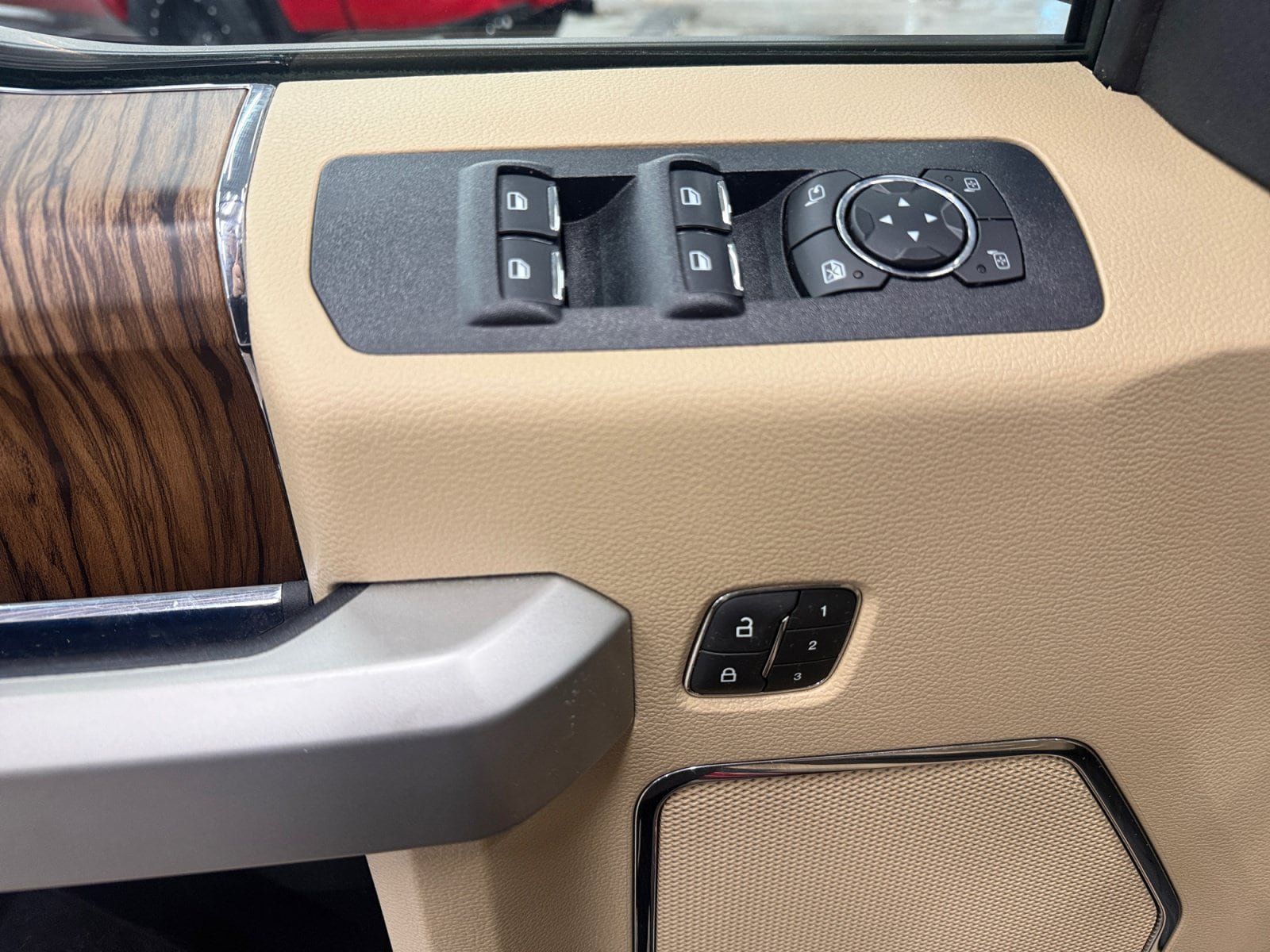 Used 2019 Ford F150 Lariat w/ Equipment Group 502A Luxury AWD/4WD image 25