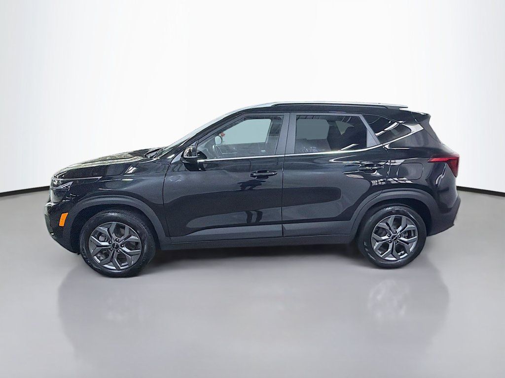 Used 2024 Kia Seltos S AWD/4WD image 6