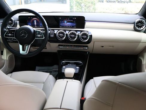 Used 2023 Mercedes-Benz CLA 250 image 32