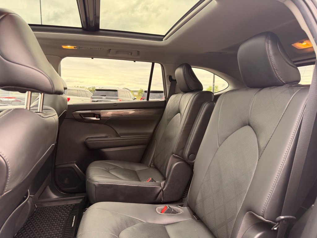 Used 2021 Toyota Highlander Platinum AWD/4WD image 26