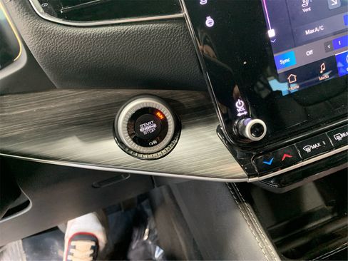 Used 2024 Jeep Wagoneer L Series III w/ Flexible Seating Group image 27