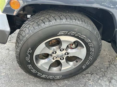 Used 2018 Jeep Wrangler Unlimited Sahara w/ Dual Top Group AWD/4WD image 6