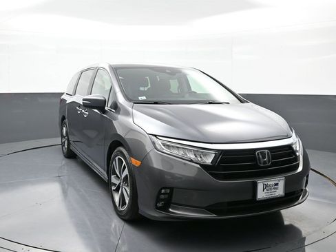 Certified 2024 Honda Odyssey Touring image 3