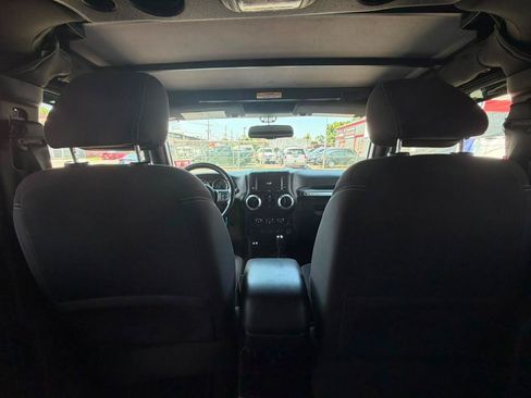 Used 2016 Jeep Wrangler Unlimited Rubicon w/ Dual Top Group AWD/4WD image 29